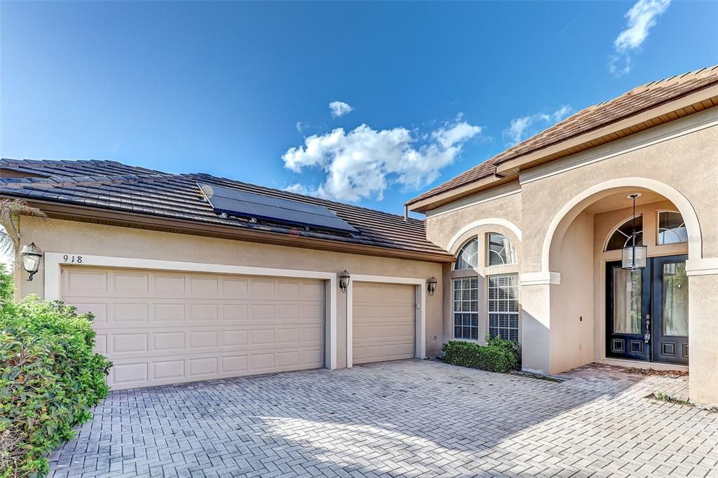 Active With Contract: $585,000 (4 beds, 3 baths, 2553 Square Feet)