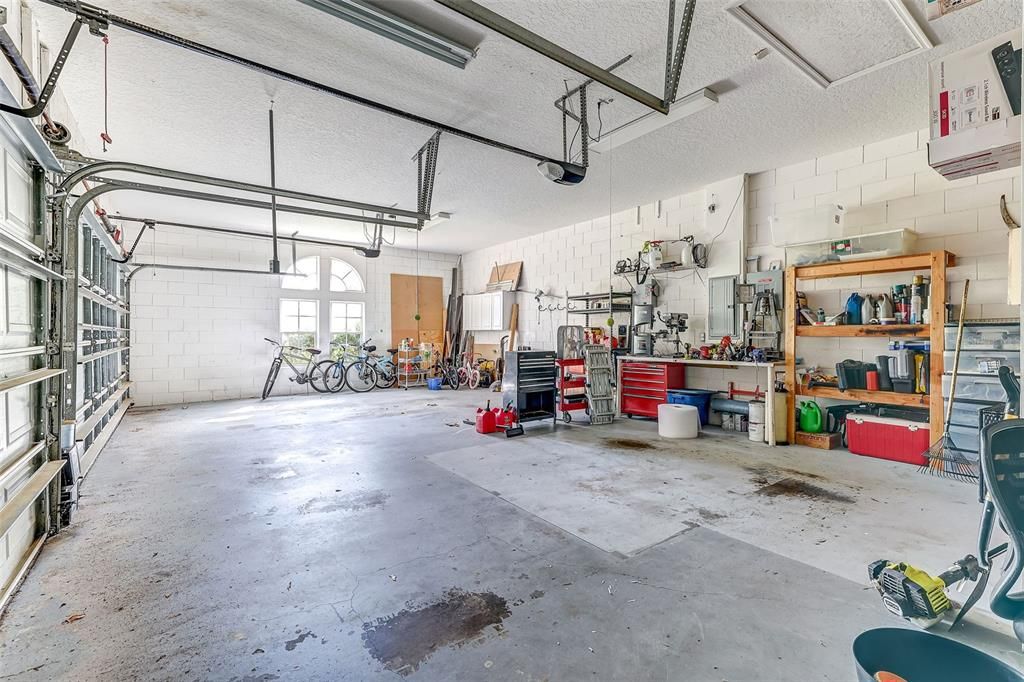 Active With Contract: $585,000 (4 beds, 3 baths, 2553 Square Feet)