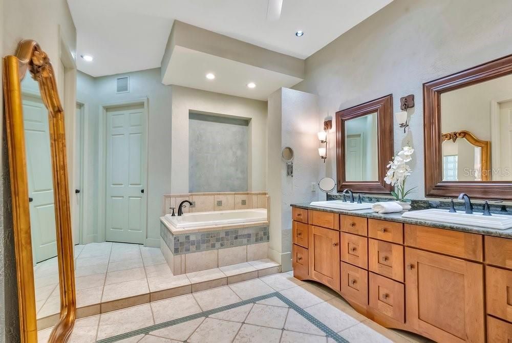 For Rent: $15,000 (4 beds, 3 baths, 5273 Square Feet)