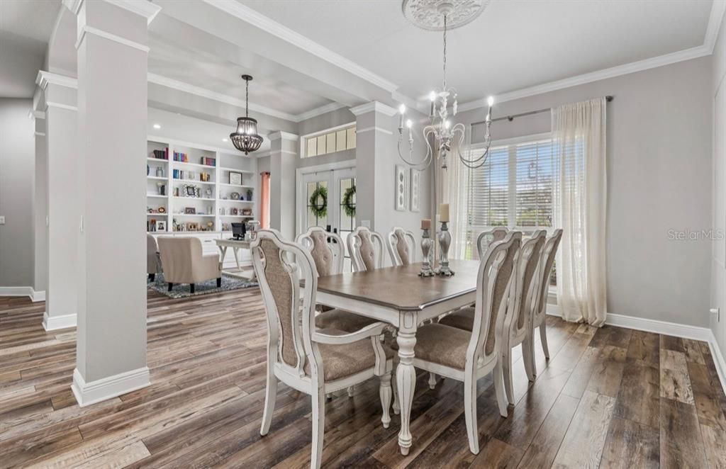 Activo con contrato: $899,900 (4 camas, 3 baños, 2975 Pies cuadrados)