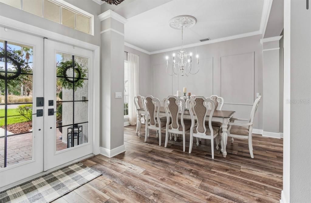 Activo con contrato: $899,900 (4 camas, 3 baños, 2975 Pies cuadrados)