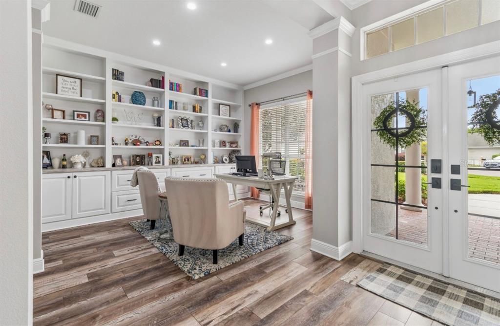 Activo con contrato: $899,900 (4 camas, 3 baños, 2975 Pies cuadrados)