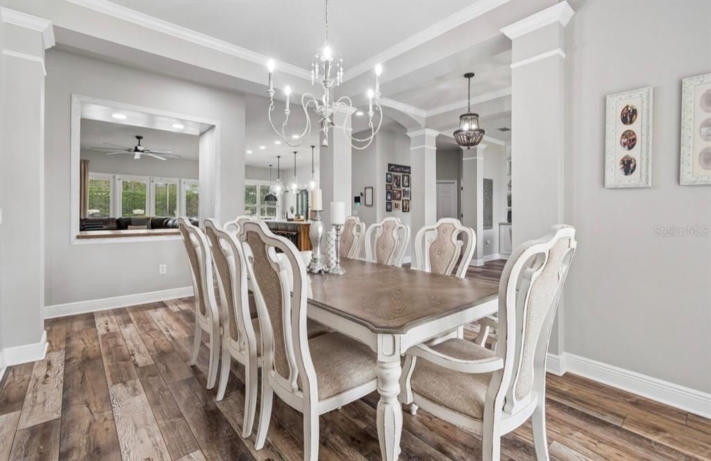 Activo con contrato: $899,900 (4 camas, 3 baños, 2975 Pies cuadrados)