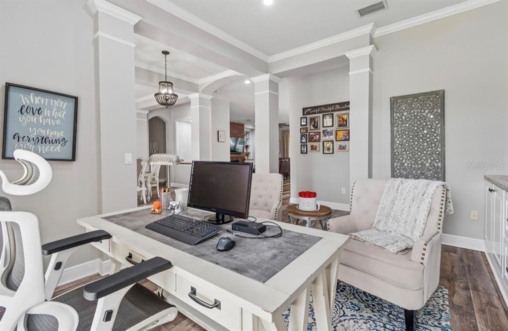 Activo con contrato: $899,900 (4 camas, 3 baños, 2975 Pies cuadrados)