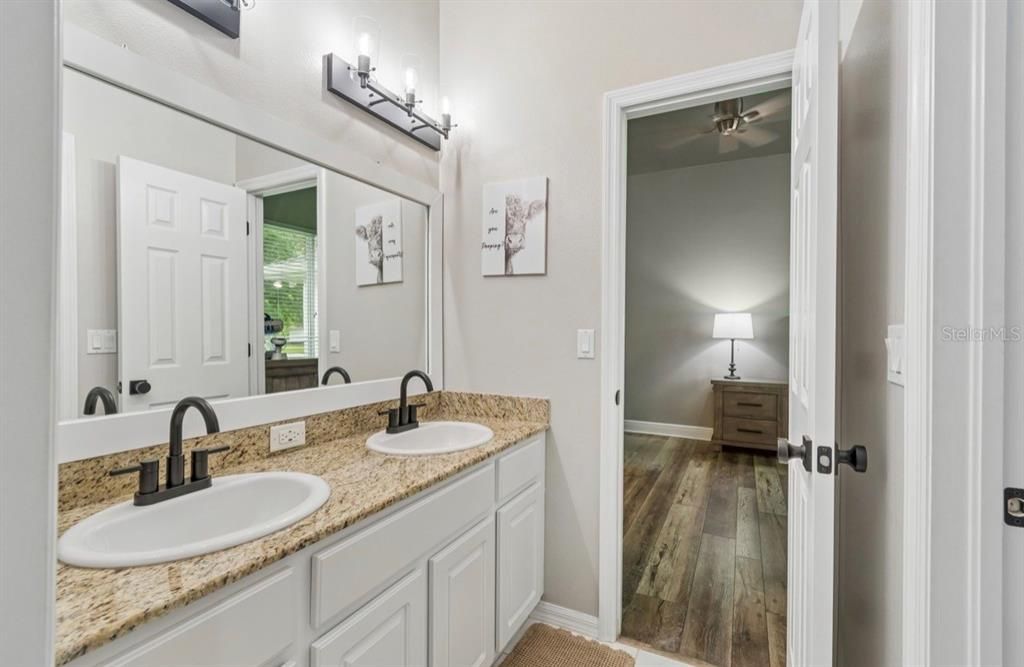 Activo con contrato: $899,900 (4 camas, 3 baños, 2975 Pies cuadrados)