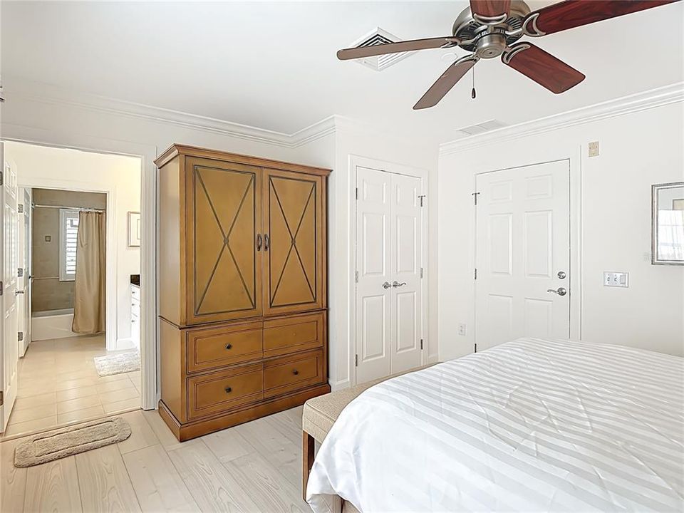 For Sale: $450,000 (3 beds, 3 baths, 1686 Square Feet)