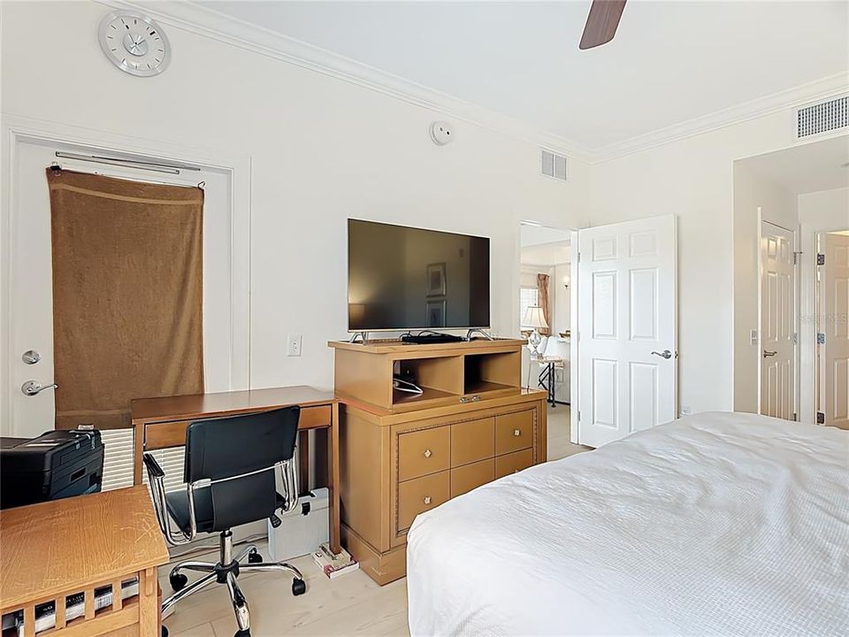 For Sale: $450,000 (3 beds, 3 baths, 1686 Square Feet)