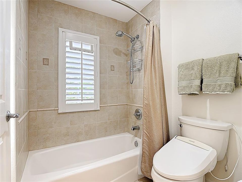 For Sale: $450,000 (3 beds, 3 baths, 1686 Square Feet)