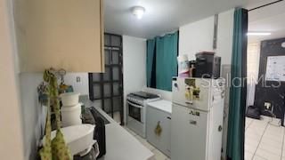 合同活跃: $179,000 (3 贝兹, 1 浴室, 3228 平方英尺)