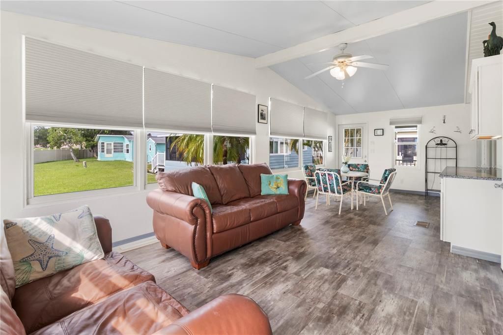 На продажу: $249,900 (2 спален, 2 ванн, 1608 Квадратных фут)