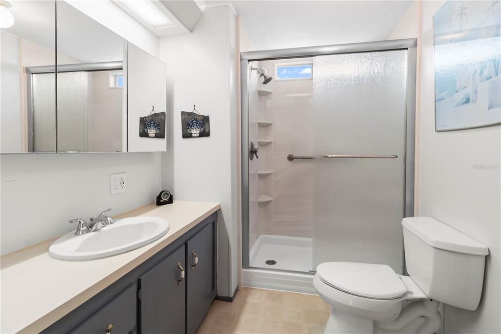 На продажу: $249,900 (2 спален, 2 ванн, 1608 Квадратных фут)