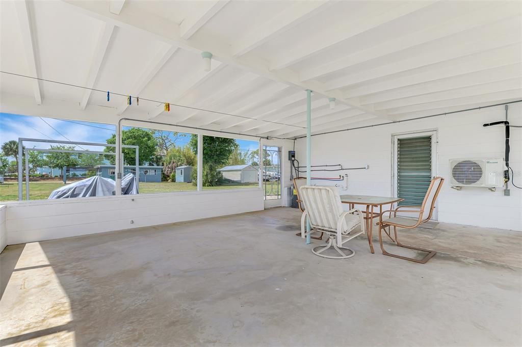 For Sale: $199,500 (2 beds, 1 baths, 616 Square Feet)