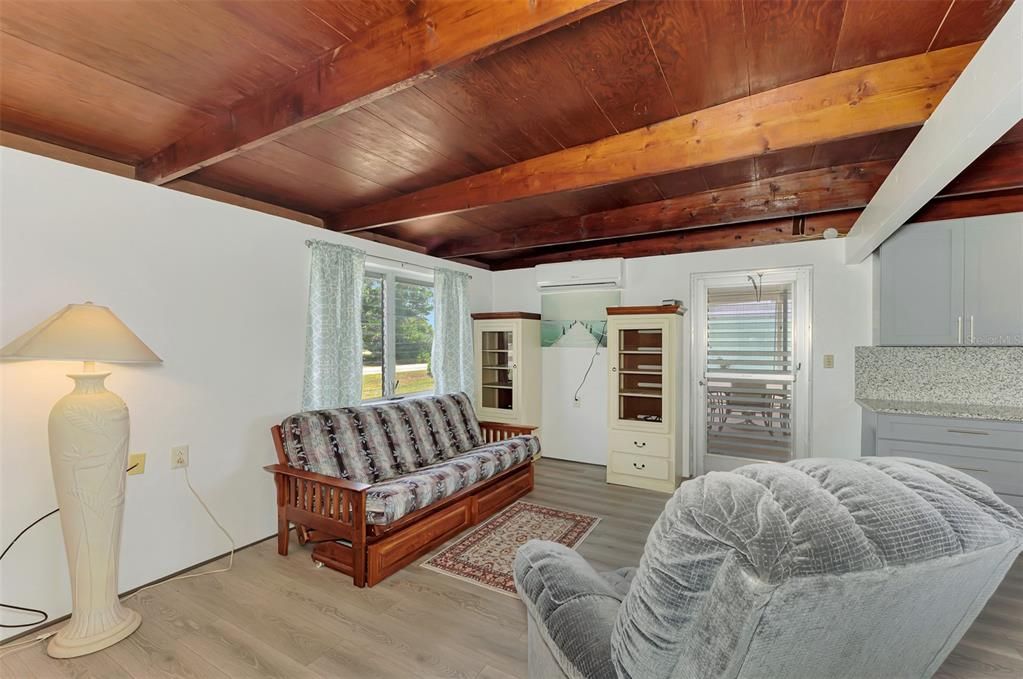 For Sale: $199,500 (2 beds, 1 baths, 616 Square Feet)