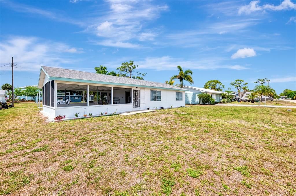 For Sale: $199,500 (2 beds, 1 baths, 616 Square Feet)