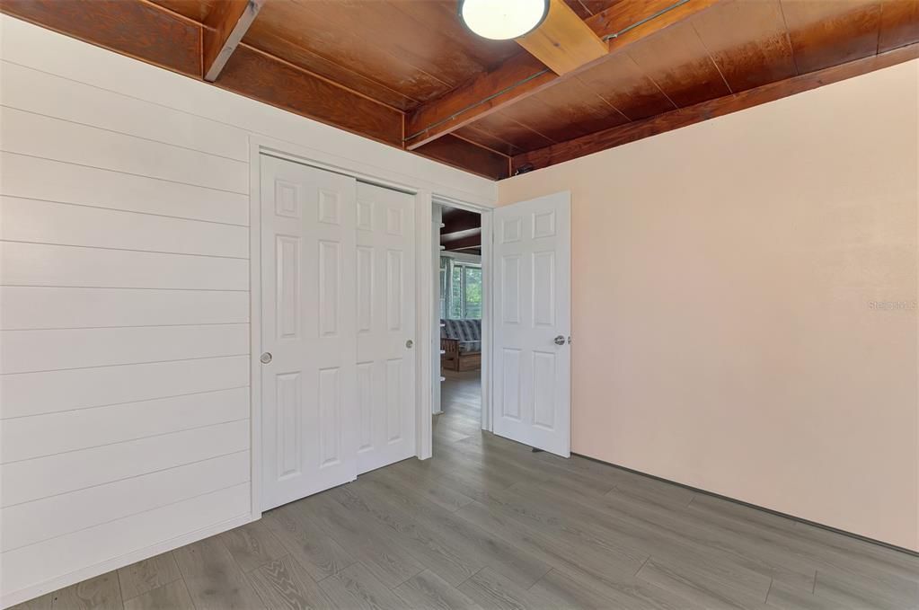 For Sale: $199,500 (2 beds, 1 baths, 616 Square Feet)