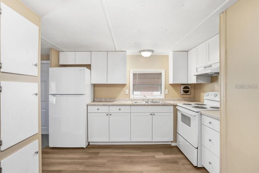 Active With Contract: $75,000 (2 beds, 2 baths, 728 Square Feet)