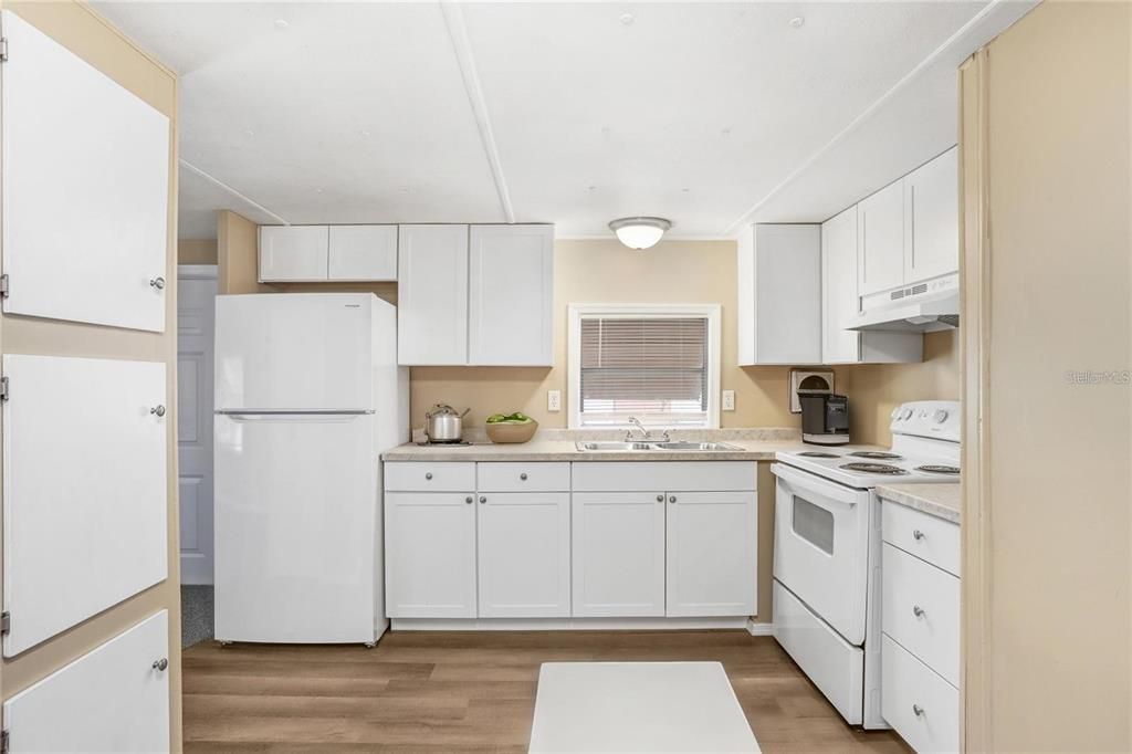 Active With Contract: $75,000 (2 beds, 2 baths, 728 Square Feet)
