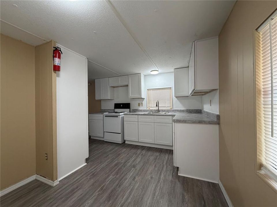 Active With Contract: $75,000 (2 beds, 1 baths, 784 Square Feet)