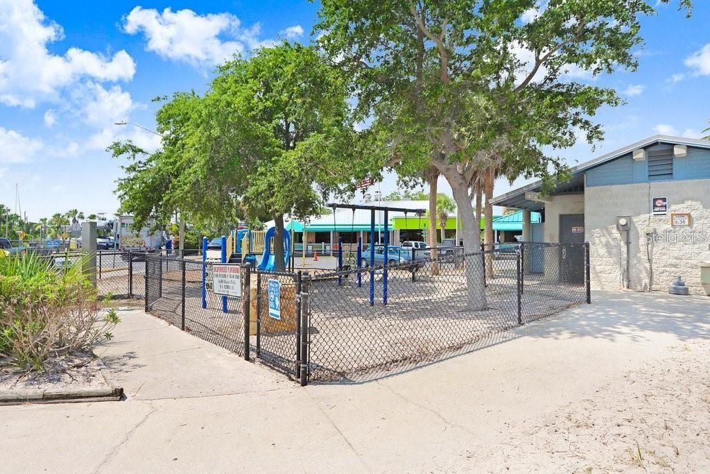 Active With Contract: $75,000 (2 beds, 1 baths, 784 Square Feet)