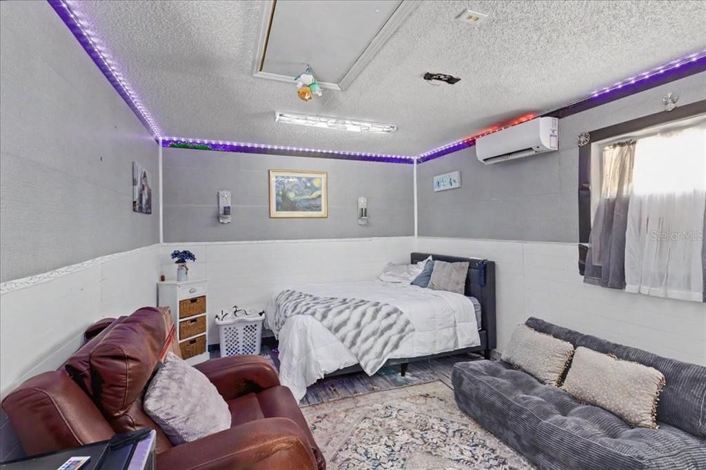For Sale: $275,000 (3 beds, 2 baths, 1300 Square Feet)