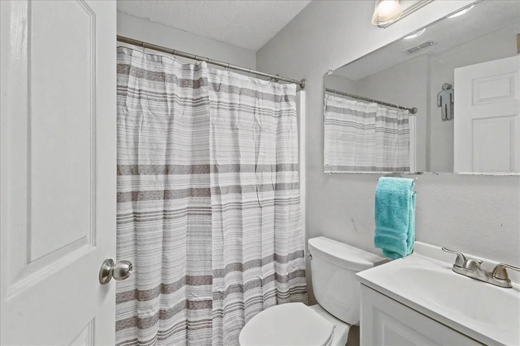 For Sale: $275,000 (3 beds, 2 baths, 1300 Square Feet)