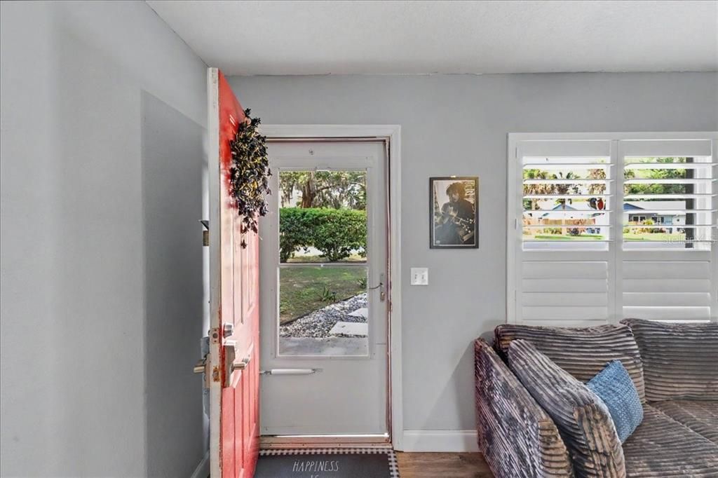 For Sale: $275,000 (3 beds, 2 baths, 1300 Square Feet)