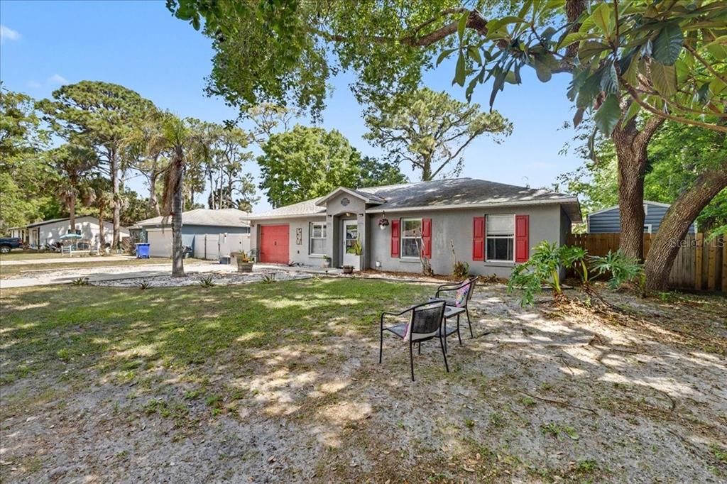 For Sale: $275,000 (3 beds, 2 baths, 1300 Square Feet)