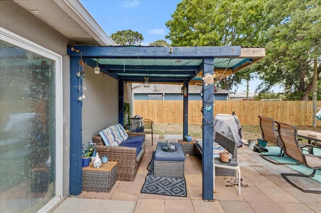 For Sale: $275,000 (3 beds, 2 baths, 1300 Square Feet)