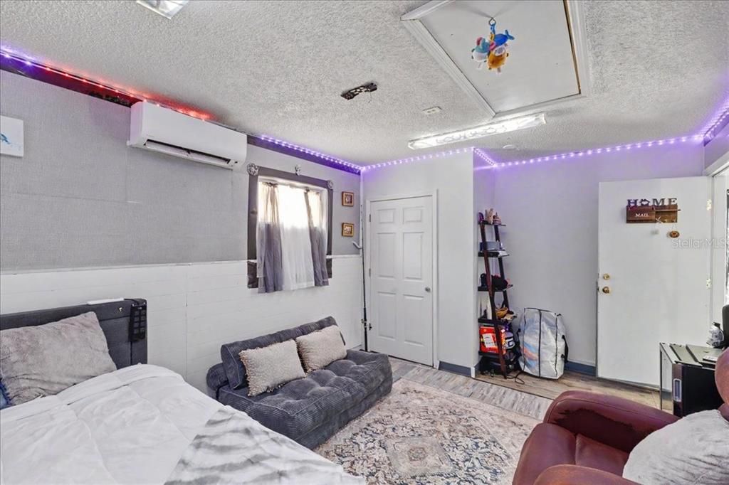 For Sale: $275,000 (3 beds, 2 baths, 1300 Square Feet)