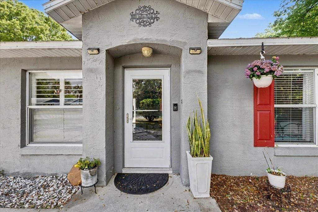 For Sale: $275,000 (3 beds, 2 baths, 1300 Square Feet)
