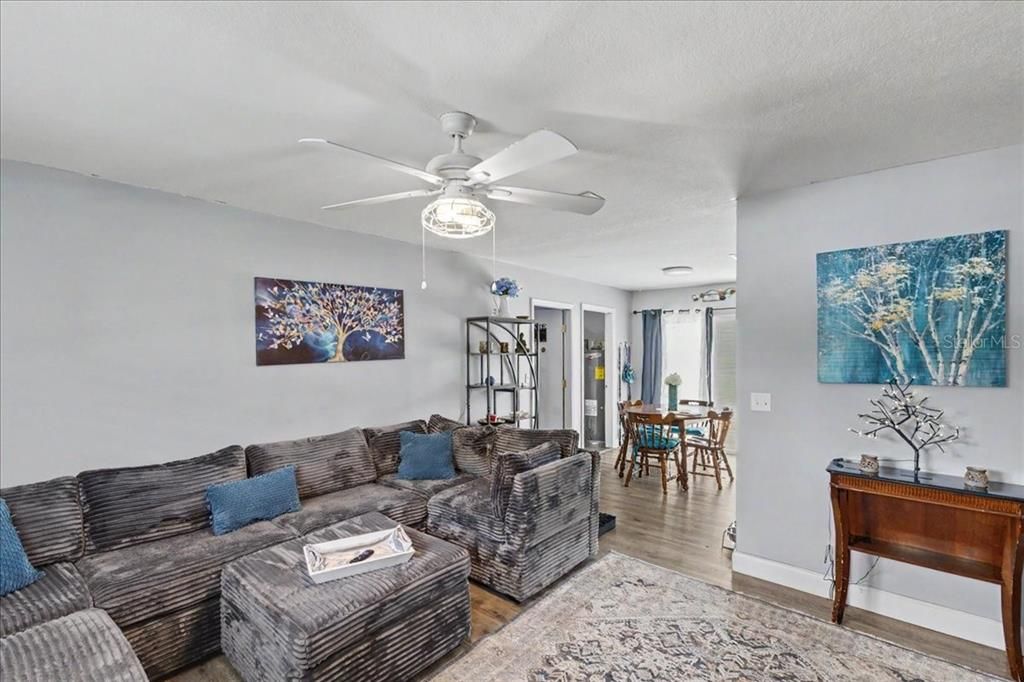 For Sale: $275,000 (3 beds, 2 baths, 1300 Square Feet)