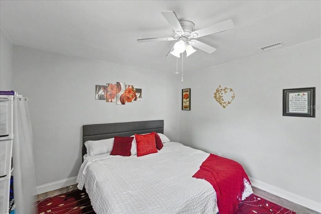 For Sale: $275,000 (3 beds, 2 baths, 1300 Square Feet)
