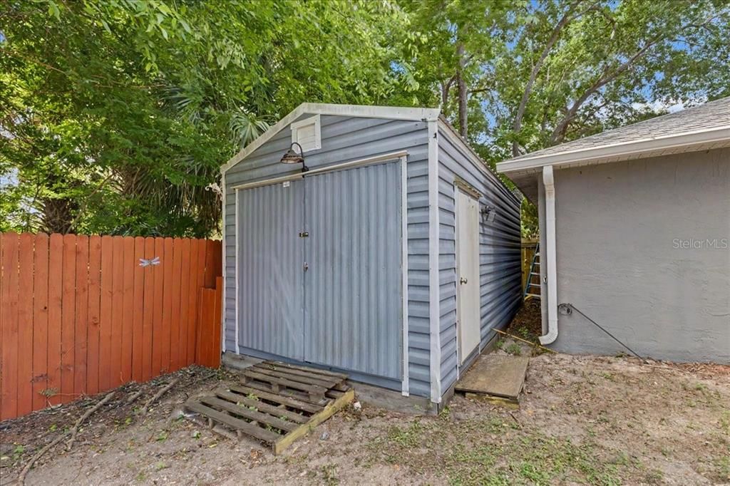 For Sale: $275,000 (3 beds, 2 baths, 1300 Square Feet)