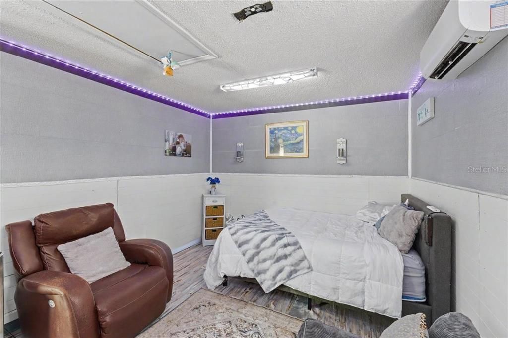 For Sale: $275,000 (3 beds, 2 baths, 1300 Square Feet)