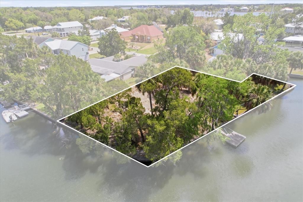 На продажу: $549,000 (0.42 acres)