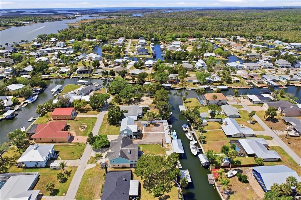 На продажу: $549,000 (0.42 acres)