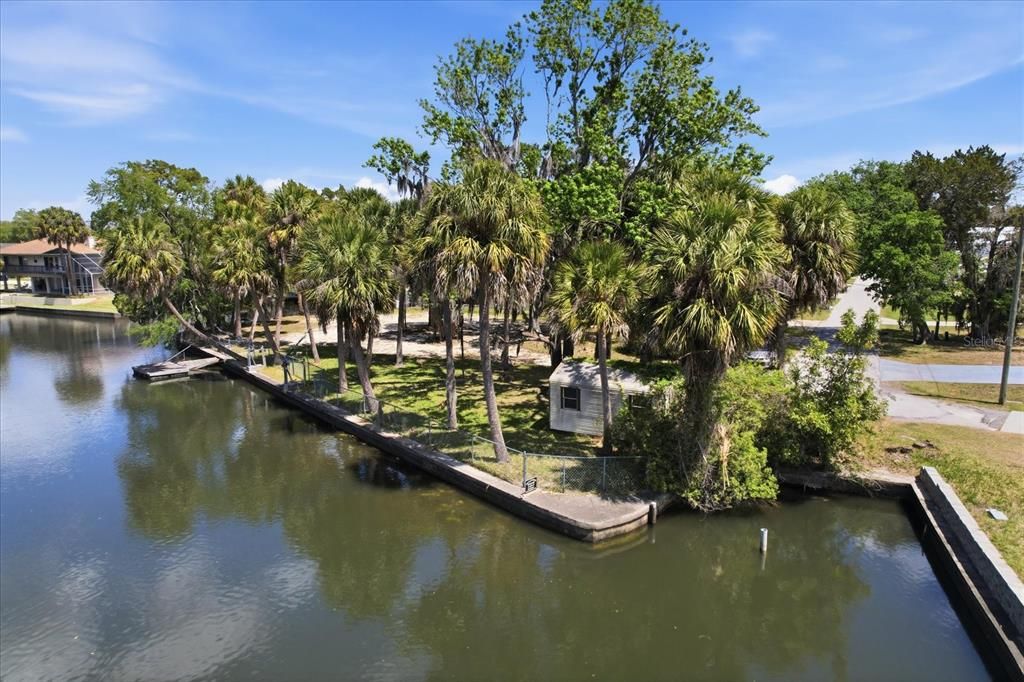 На продажу: $549,000 (0.42 acres)