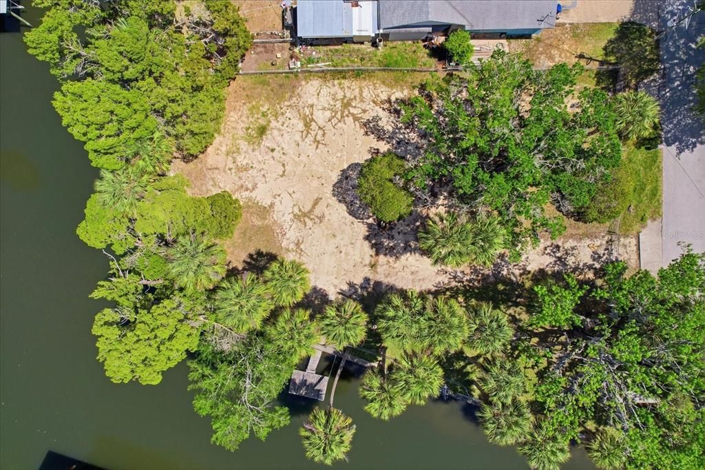 На продажу: $549,000 (0.42 acres)