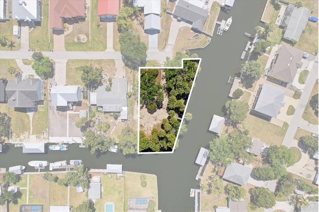 На продажу: $549,000 (0.42 acres)