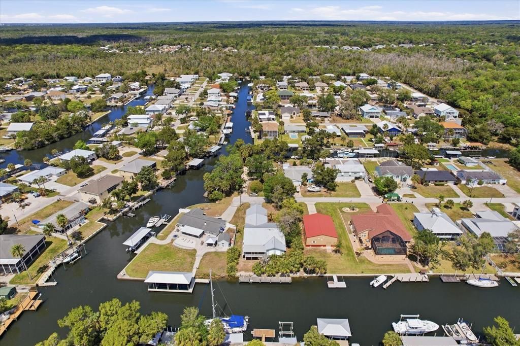 На продажу: $549,000 (0.42 acres)