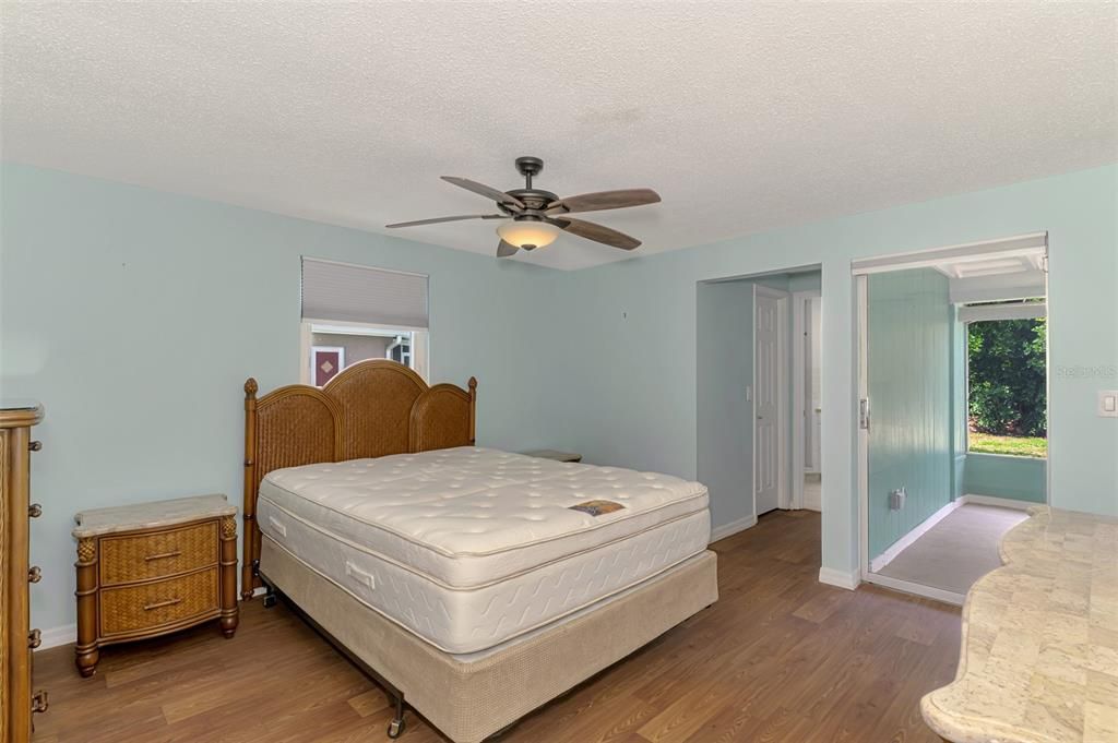 Active With Contract: $260,000 (2 beds, 2 baths, 1143 Square Feet)