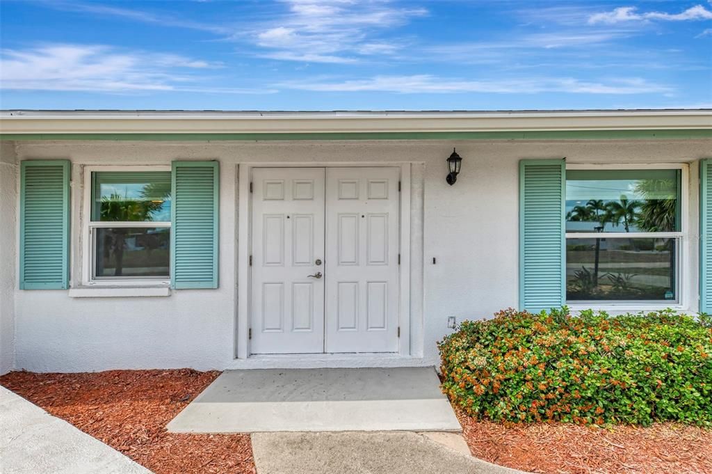 Active With Contract: $260,000 (2 beds, 2 baths, 1143 Square Feet)
