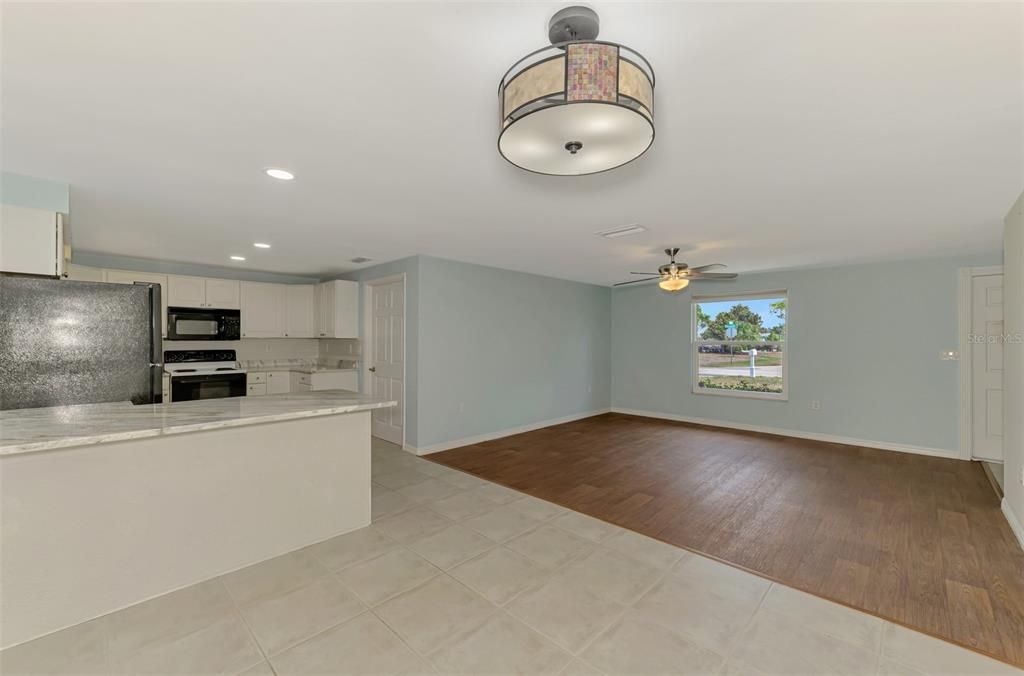Active With Contract: $260,000 (2 beds, 2 baths, 1143 Square Feet)