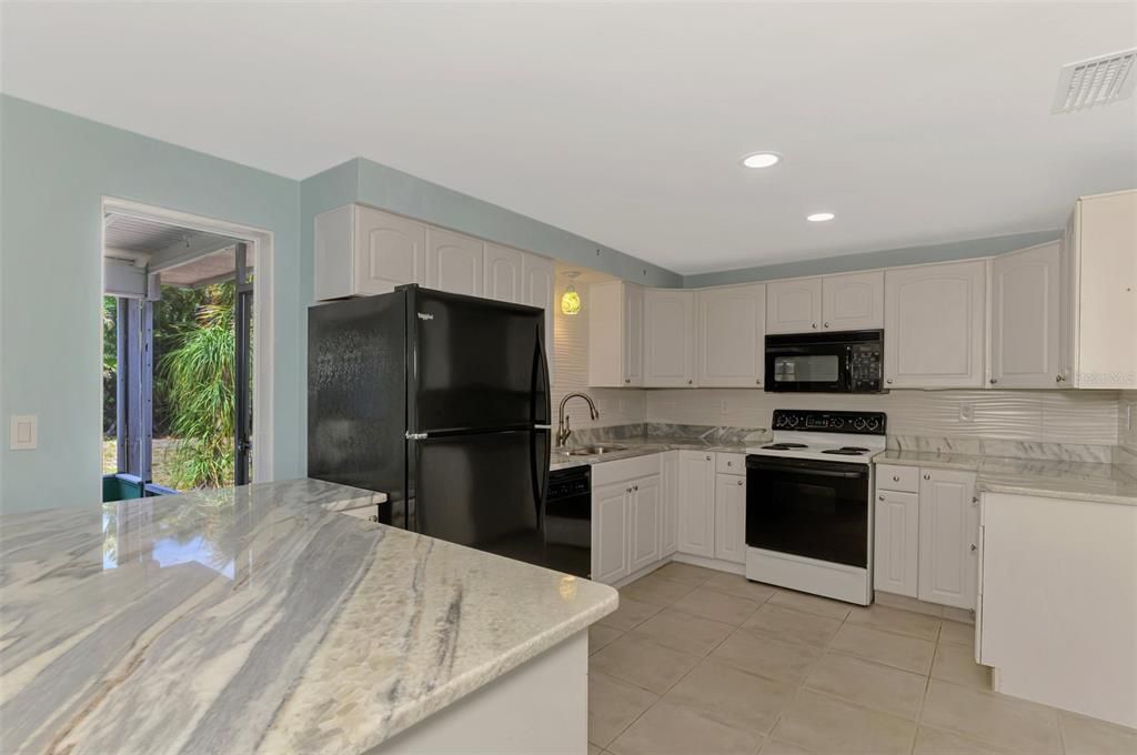 Active With Contract: $260,000 (2 beds, 2 baths, 1143 Square Feet)