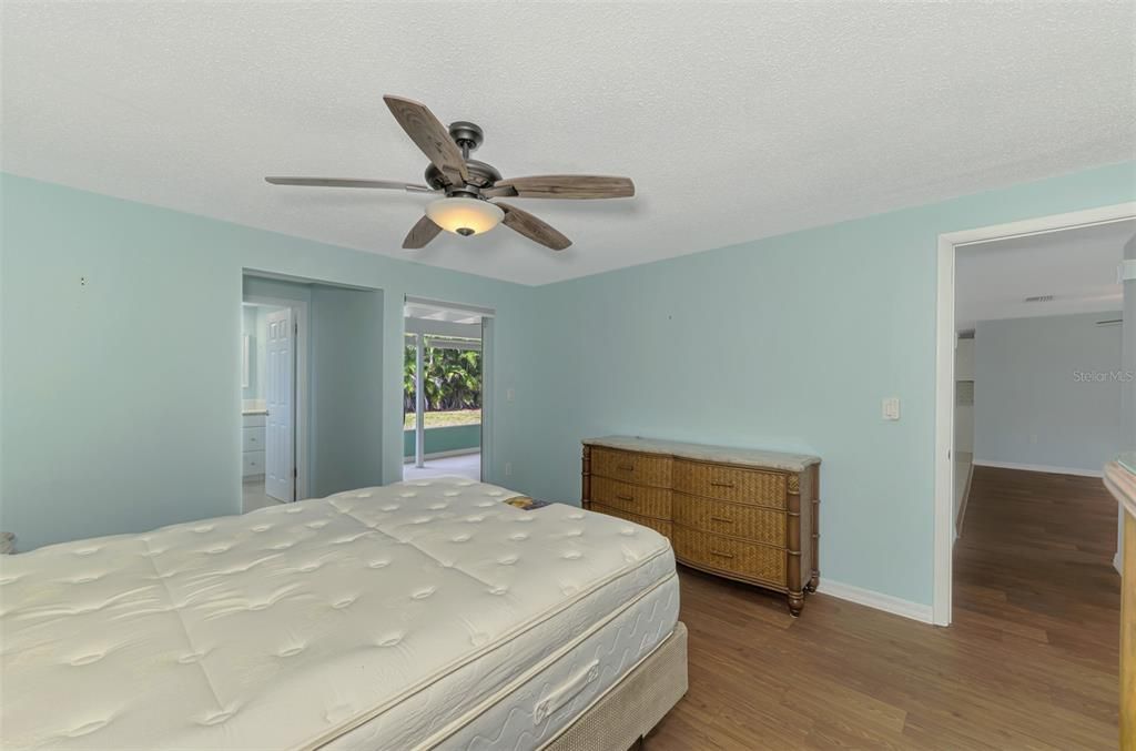 Active With Contract: $260,000 (2 beds, 2 baths, 1143 Square Feet)