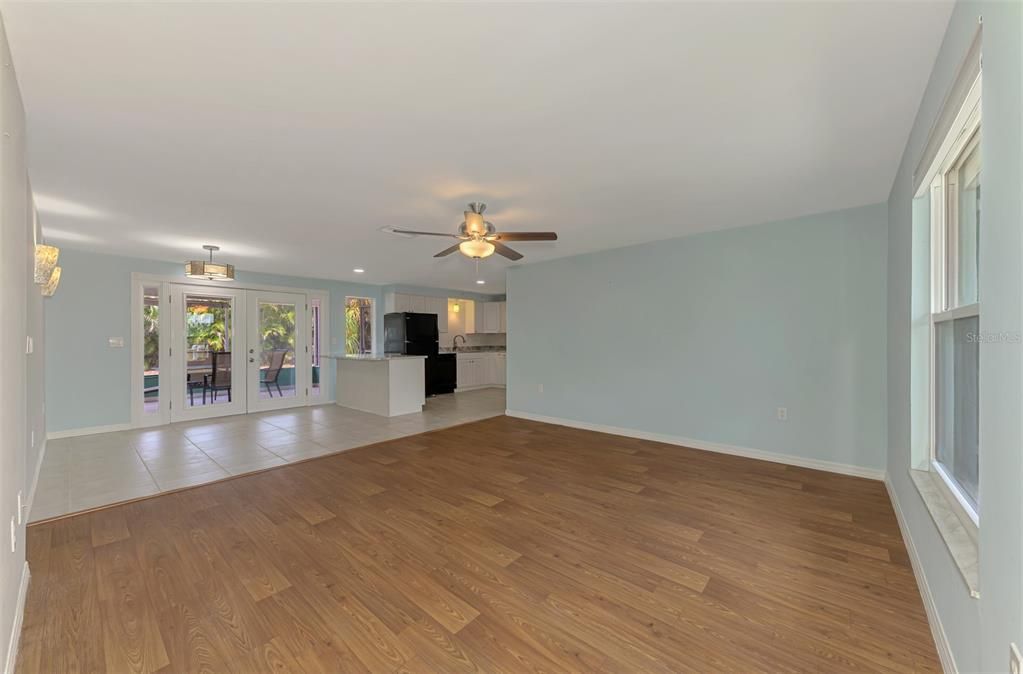 Active With Contract: $260,000 (2 beds, 2 baths, 1143 Square Feet)