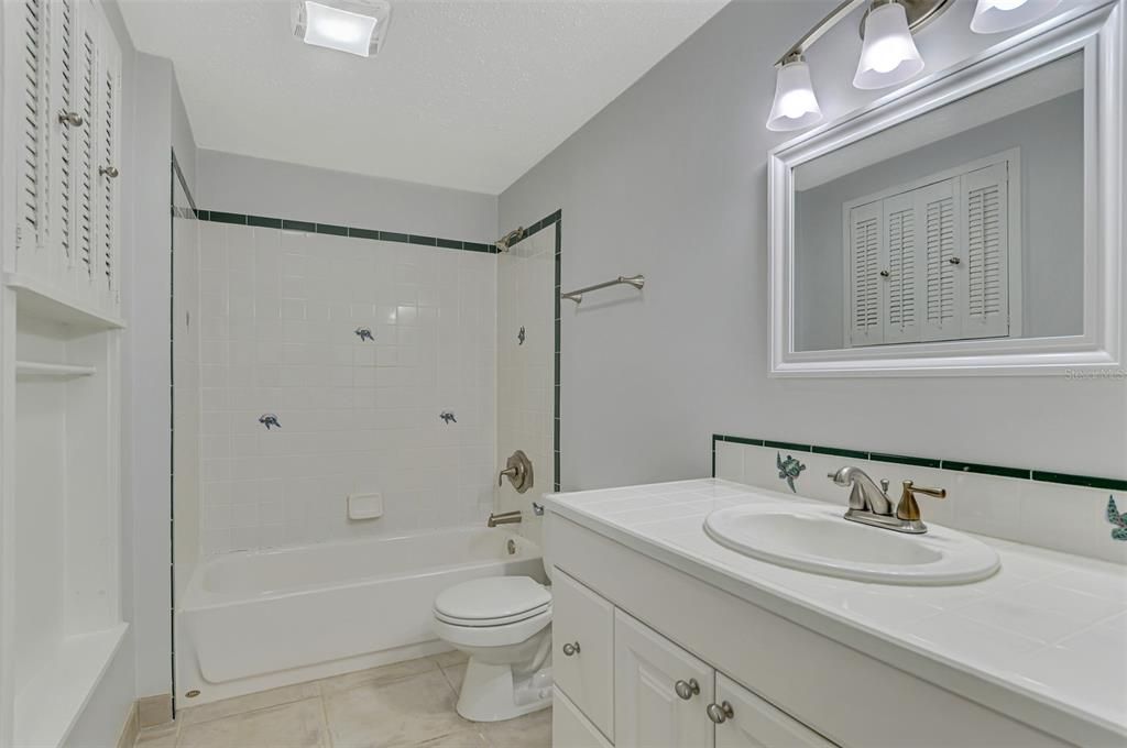Active With Contract: $260,000 (2 beds, 2 baths, 1143 Square Feet)