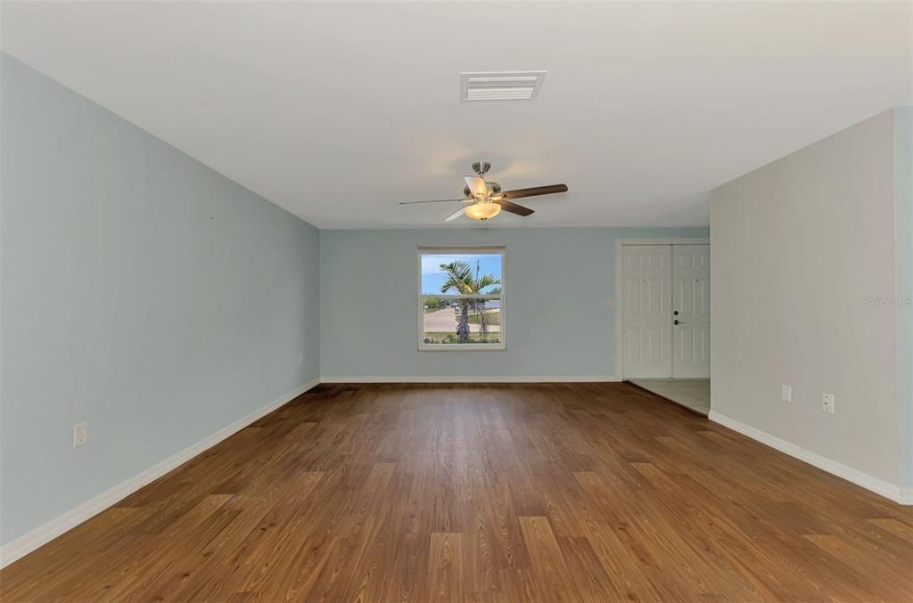 Active With Contract: $260,000 (2 beds, 2 baths, 1143 Square Feet)