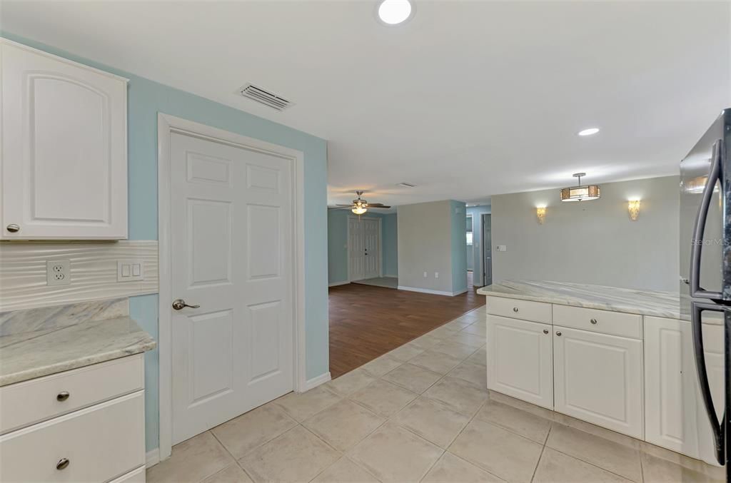 Active With Contract: $260,000 (2 beds, 2 baths, 1143 Square Feet)