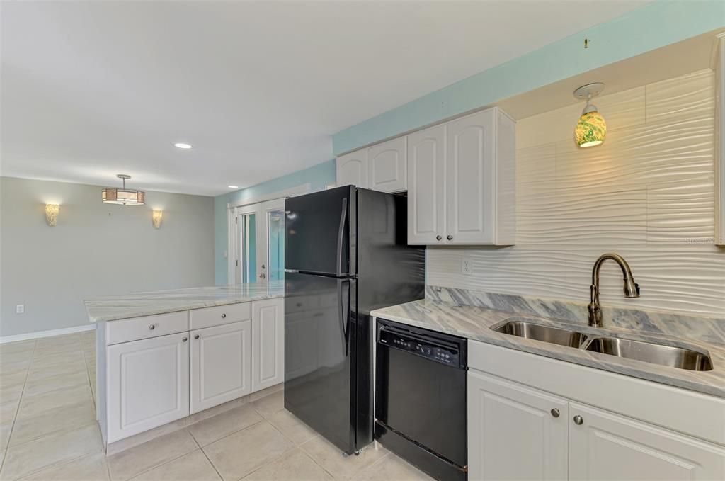 Active With Contract: $260,000 (2 beds, 2 baths, 1143 Square Feet)